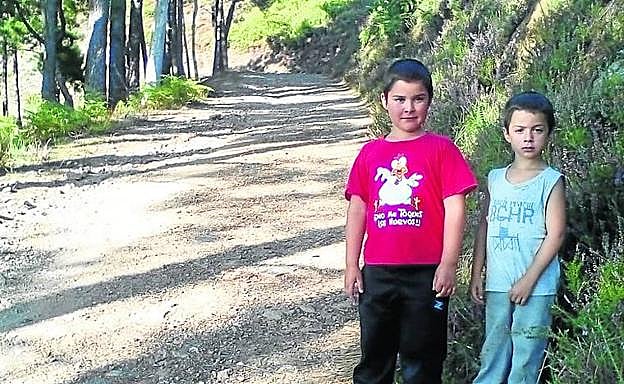Azor y Garoé, en la pista rodada que une Aguanes con Robledo.