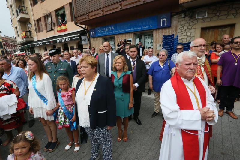 Cientos de personas han celebrado el día grande de las fiestas del Ecce Homo de Noreña, en el que la imagen ha sido llevada en procesión por la villa. 