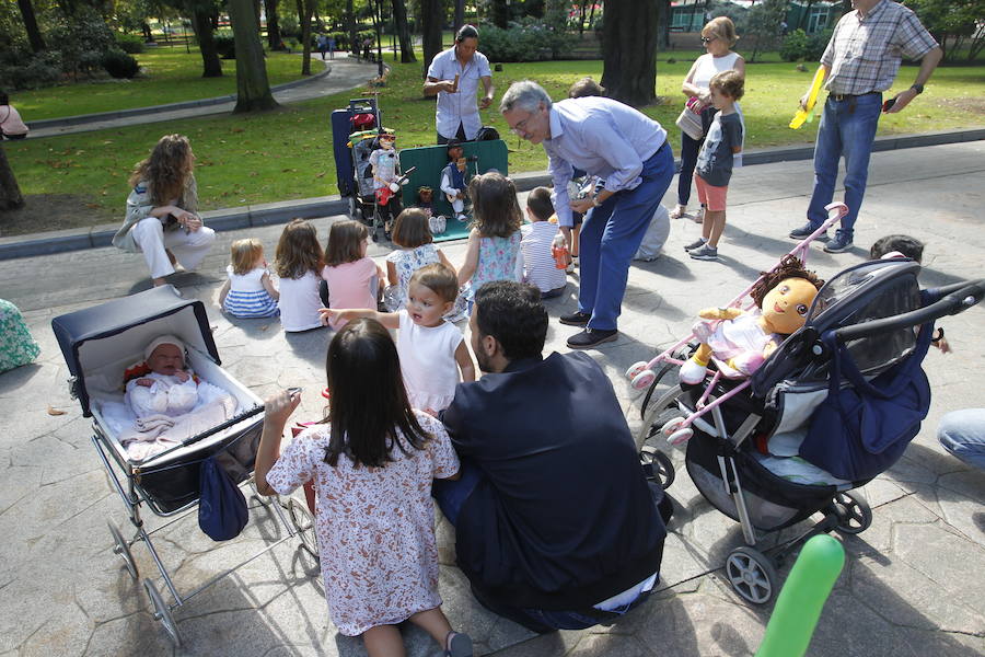 Juegos tradicionales, títeres y conciertos infantiles hacen las delicias de los más pequeños en el Campo de San Francisco.