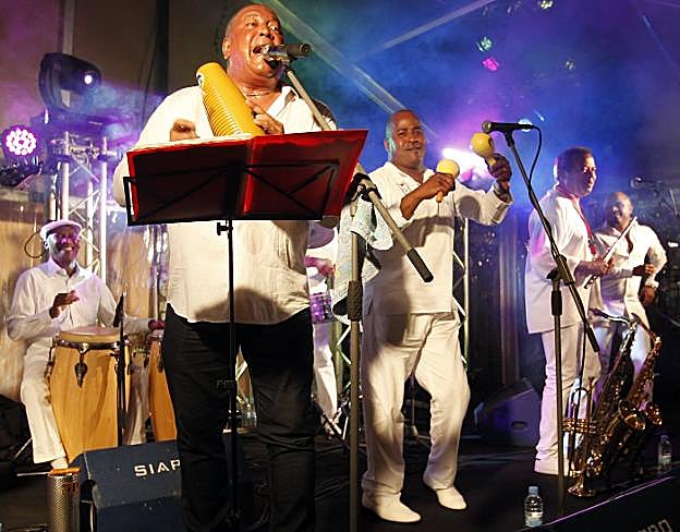 El grupo Son de Cuba, ayer en Feijoo. 