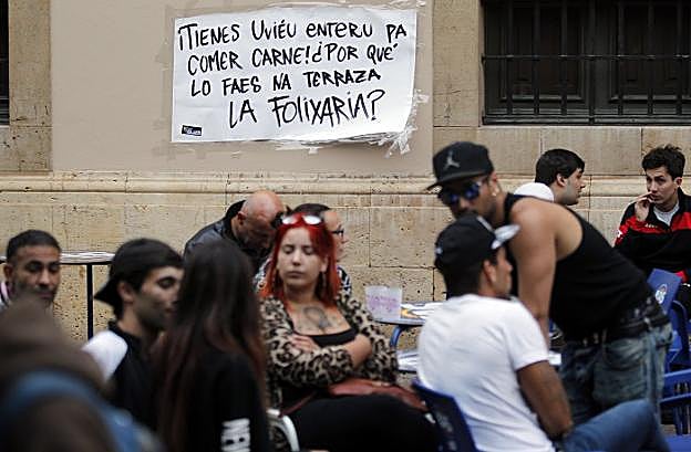 La cartel instalado ayer en La Folixaria. :: M. R.