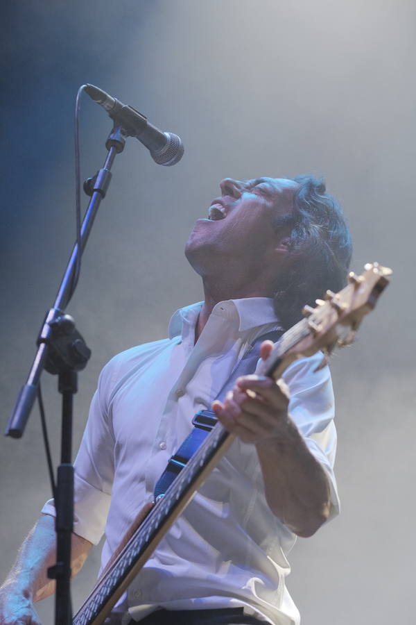 La banda interpretó sus clásicos en la Catedral e hizo vibrar y bailar al público por San Mateo