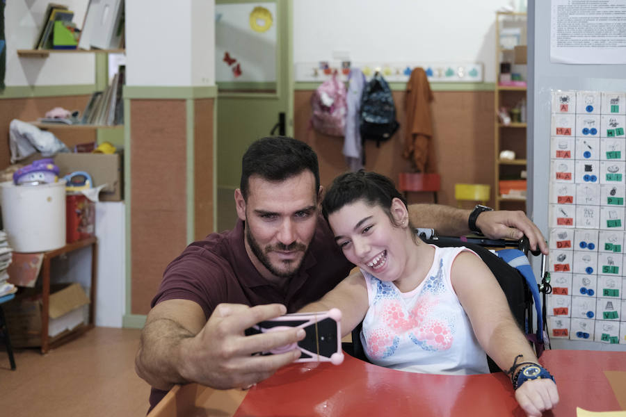 El piragüista y medallista olímpico dio fuerza a los pequeños en una mañana de lo más divertida, que sirvió además para dar visibilidad a los usuarios de ASPACE, afectados en su mayoría por parálisis cerebral