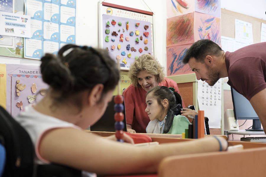El piragüista y medallista olímpico dio fuerza a los pequeños en una mañana de lo más divertida, que sirvió además para dar visibilidad a los usuarios de ASPACE, afectados en su mayoría por parálisis cerebral