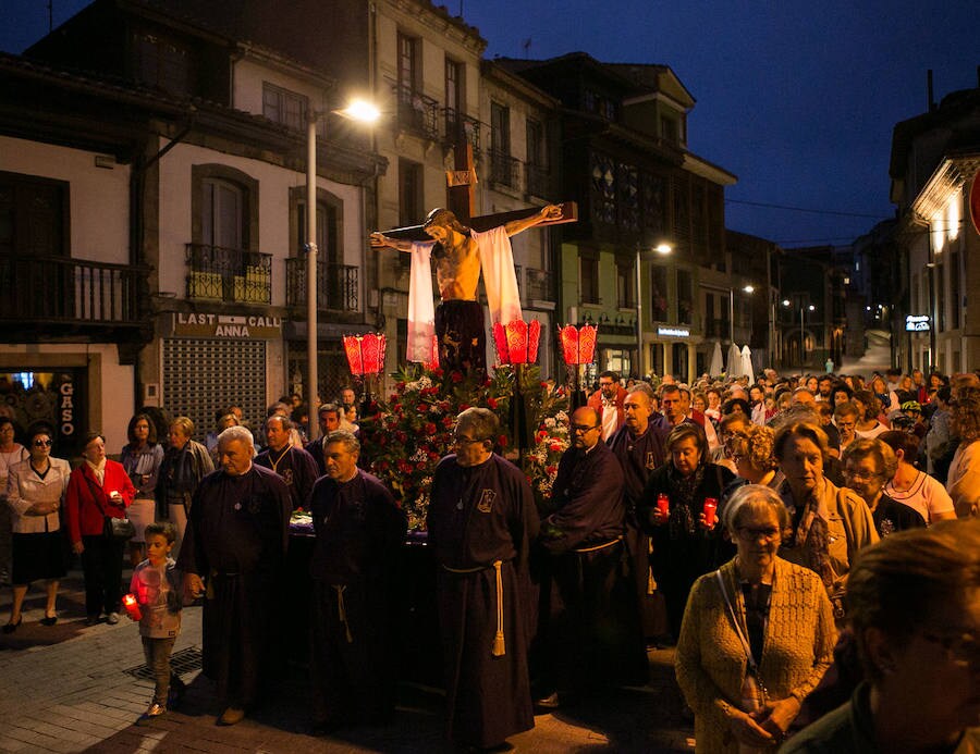 Más de trescientas personas participaron en este acto que da comienzo a las fiestas de Santa Ana en la localidad sierense.