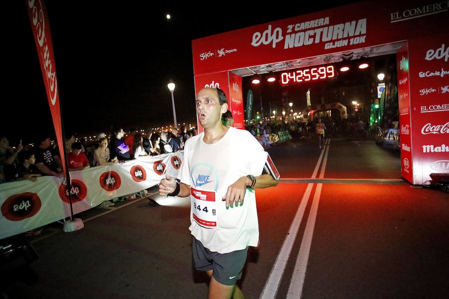 Fotos: ¿Estuviste en la EdP Carrera Nocturna Gijón 10 k? ¡Búscate!