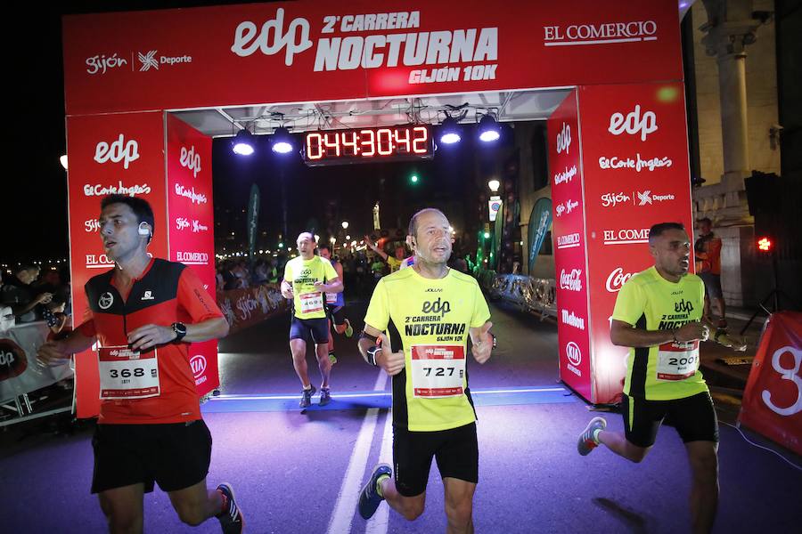 Fotos: ¿Estuviste en la EdP Carrera Nocturna Gijón 10 k? ¡Búscate!