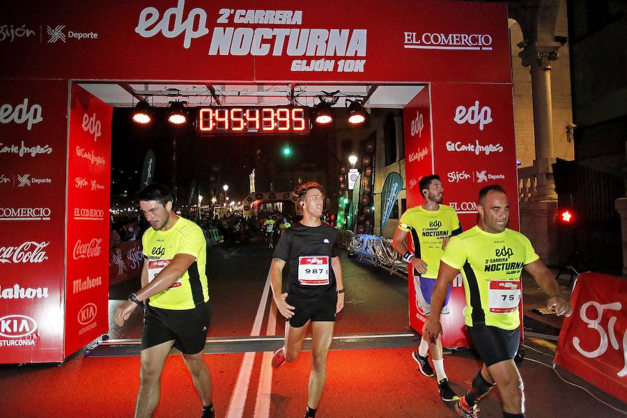 Fotos: ¿Estuviste en la EdP Carrera Nocturna Gijón 10 k? ¡Búscate!
