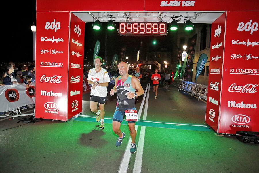 Fotos: ¿Estuviste en la EdP Carrera Nocturna Gijón 10 k? ¡Búscate!