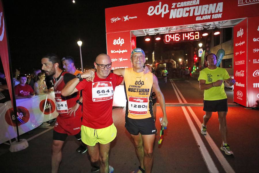 Fotos: ¿Estuviste en la EdP Carrera Nocturna Gijón 10 k? ¡Búscate!