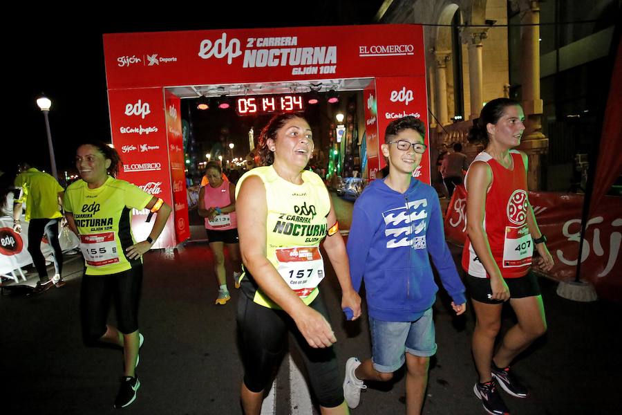 Fotos: ¿Estuviste en la EdP Carrera Nocturna Gijón 10 k? ¡Búscate!