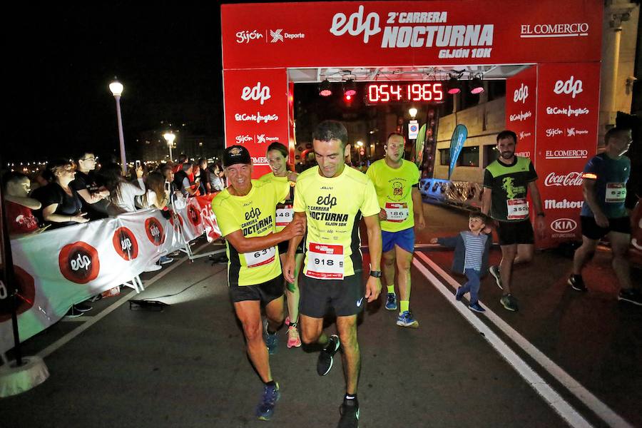 Fotos: ¿Estuviste en la EdP Carrera Nocturna Gijón 10 k? ¡Búscate!