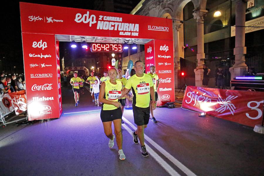 Fotos: ¿Estuviste en la EdP Carrera Nocturna Gijón 10 k? ¡Búscate!