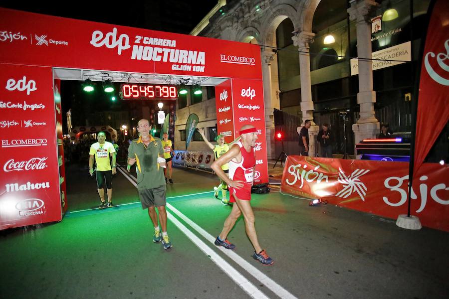 Fotos: ¿Estuviste en la EdP Carrera Nocturna Gijón 10 k? ¡Búscate!