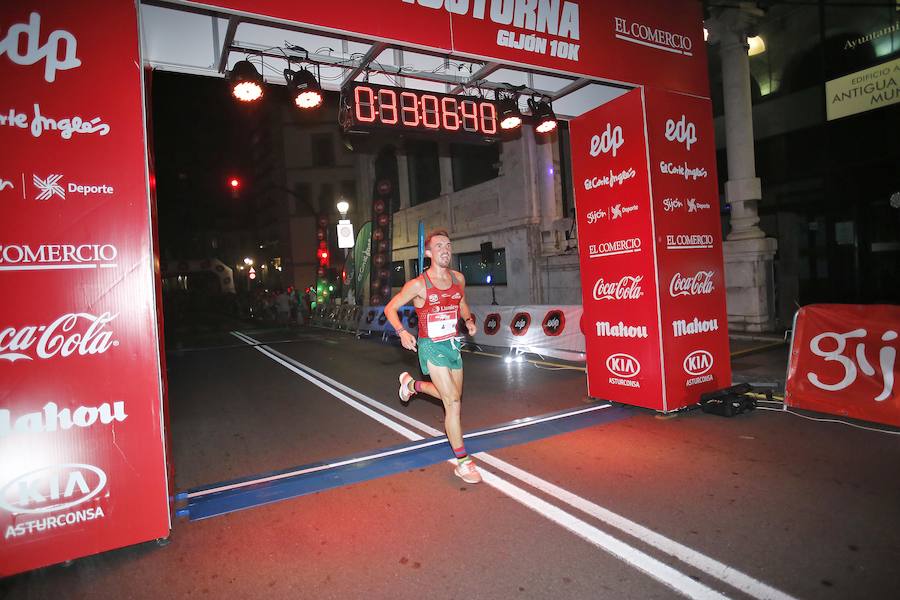 Fotos: ¿Estuviste en la EdP Carrera Nocturna Gijón 10 k? ¡Búscate!