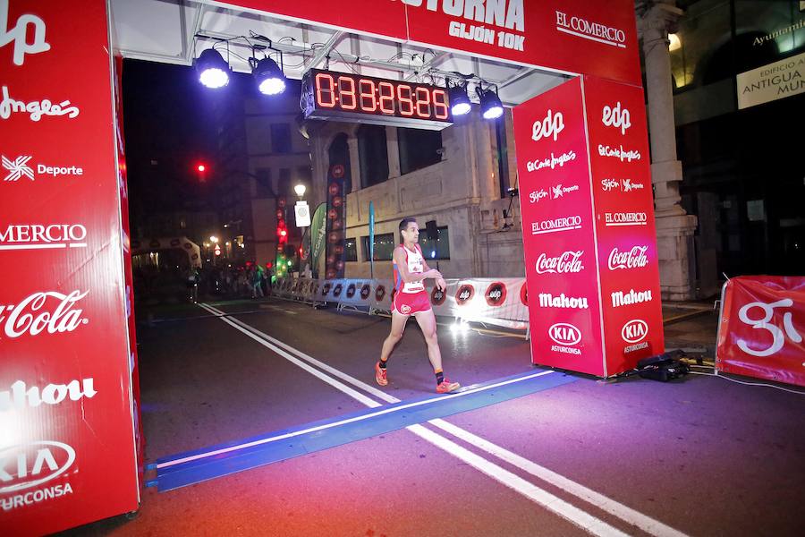 Fotos: ¿Estuviste en la EdP Carrera Nocturna Gijón 10 k? ¡Búscate!