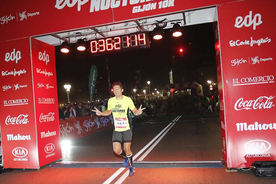 Fotos: ¿Estuviste en la EdP Carrera Nocturna Gijón 10 k? ¡Búscate!