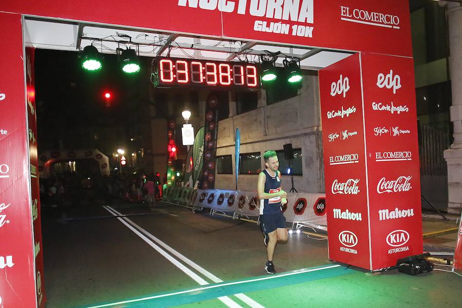 Fotos: ¿Estuviste en la EdP Carrera Nocturna Gijón 10 k? ¡Búscate!