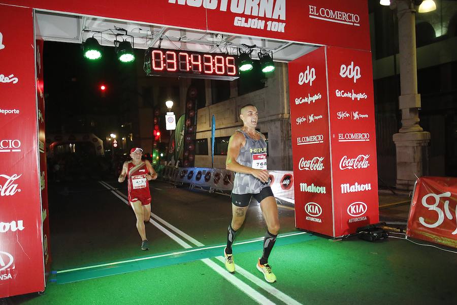 Fotos: ¿Estuviste en la EdP Carrera Nocturna Gijón 10 k? ¡Búscate!
