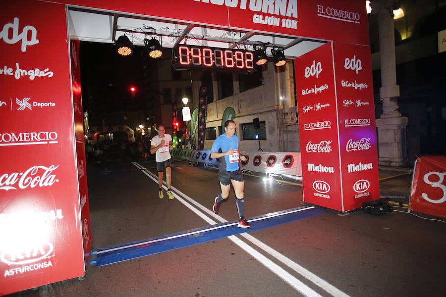 Fotos: ¿Estuviste en la EdP Carrera Nocturna Gijón 10 k? ¡Búscate!