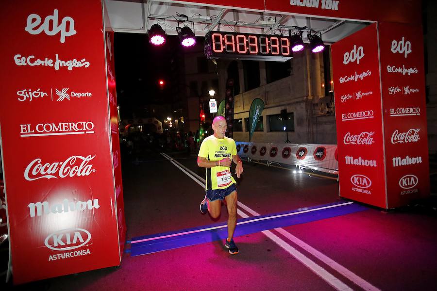 Fotos: ¿Estuviste en la EdP Carrera Nocturna Gijón 10 k? ¡Búscate!