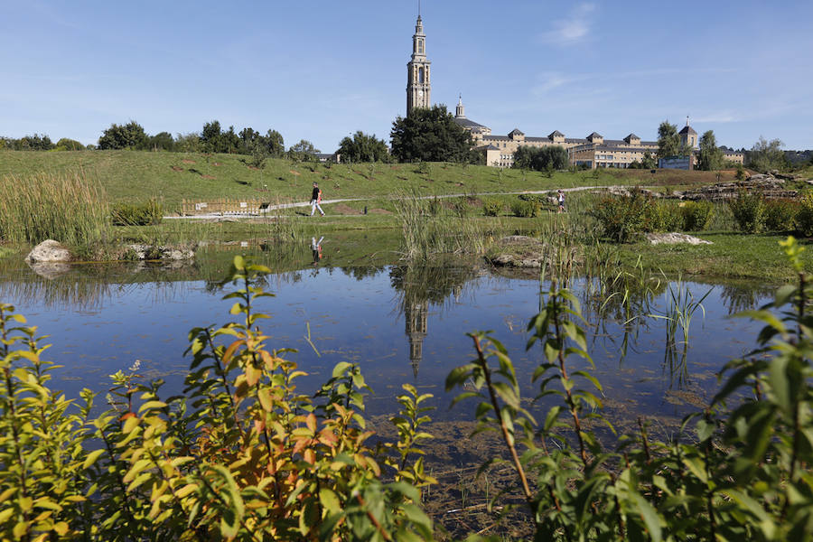 El jardín gijonés celebra el equinoccio con una jornada de puertas abiertas y visitas guidadas al nuevo bioma boreal y el laberinto de laurel.