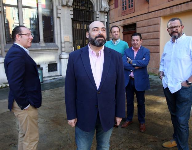 Agustín Iglesias Caunedo, en la plaza del Ayuntamiento. 