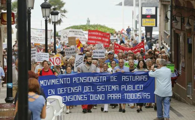 Los pensionistas reclaman en Candás que se blinden las pagas