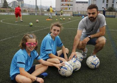 Imagen secundaria 1 - Lada-Langreo Femenino | David Valdés: «El equipo es guerrillero y competitivo»
