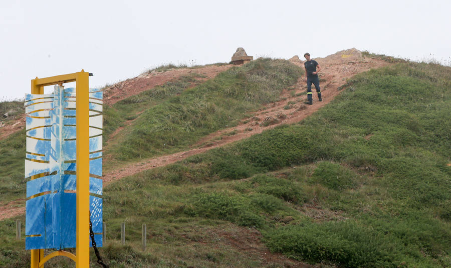 Policía, Bomberos y Guardia Civil rastrean por tierra y mar para localizar a los desaparecidos, dos vecinos de Oviedo y Avilés