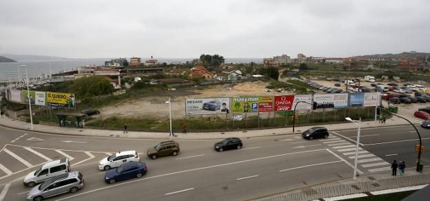 Vista general de los terrenos integrados en el PERI 100 de la Ería del Piles, recalificados urbanísticamente el verano de 2017. 