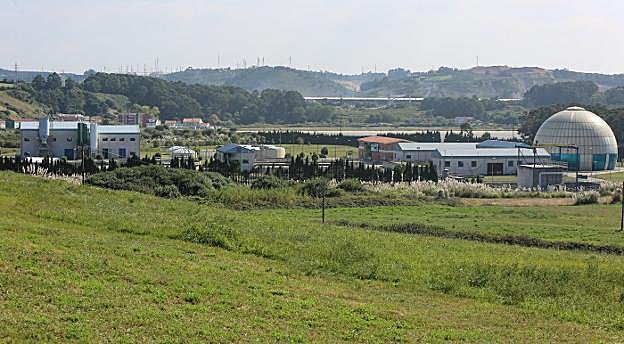 Las aguas de las grandes industrias llegarán a Maqua por una tubería por la margen derecha y también por la izquierda de la ría para salir mar adentro a través del emisario de Xagó. 