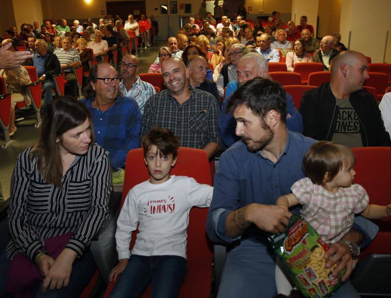 La proyección de 'El Indus, un club de barrio' se presentó en el Ateneo de La Calzada dentro de los actos conmemorativos del 50 aniversario del equipo.