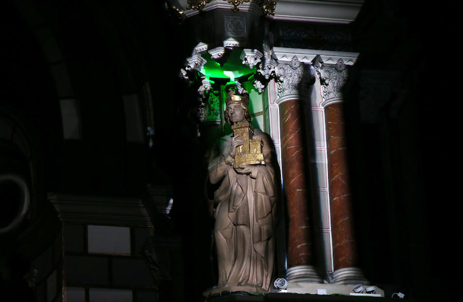 El monasterio de Las Pelayas, la fábrica de La Vega y San Juan el Real registraron colas de gente a pesar del mal tiempo.