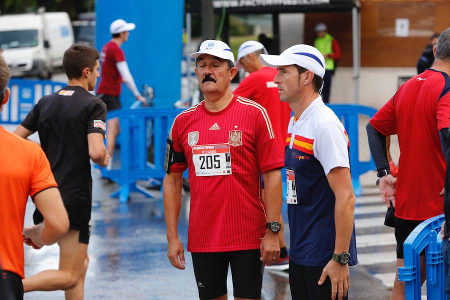 El Santa Olaya y el Grupo han vuelto a unirse este domingo por el deporte, con motivo de la carrera con la que cada temporada estrechan vínculos. Más de 600 corredores tomaron parte en la prueba. 