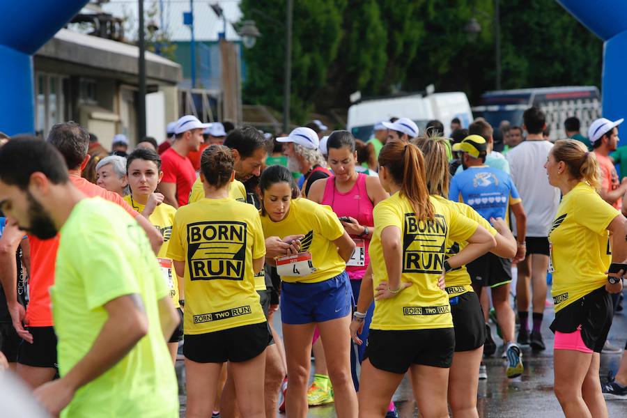 El Santa Olaya y el Grupo han vuelto a unirse este domingo por el deporte, con motivo de la carrera con la que cada temporada estrechan vínculos. Más de 600 corredores tomaron parte en la prueba. 