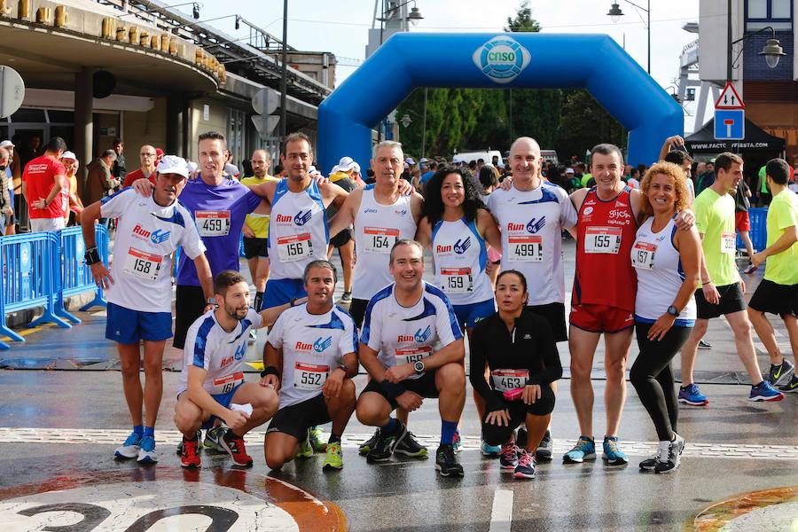 El Santa Olaya y el Grupo han vuelto a unirse este domingo por el deporte, con motivo de la carrera con la que cada temporada estrechan vínculos. Más de 600 corredores tomaron parte en la prueba. 