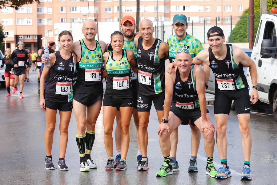 El Santa Olaya y el Grupo han vuelto a unirse este domingo por el deporte, con motivo de la carrera con la que cada temporada estrechan vínculos. Más de 600 corredores tomaron parte en la prueba. 