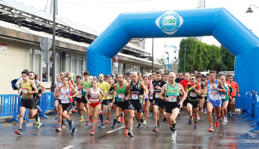 El Santa Olaya y el Grupo han vuelto a unirse este domingo por el deporte, con motivo de la carrera con la que cada temporada estrechan vínculos. Más de 600 corredores tomaron parte en la prueba. 