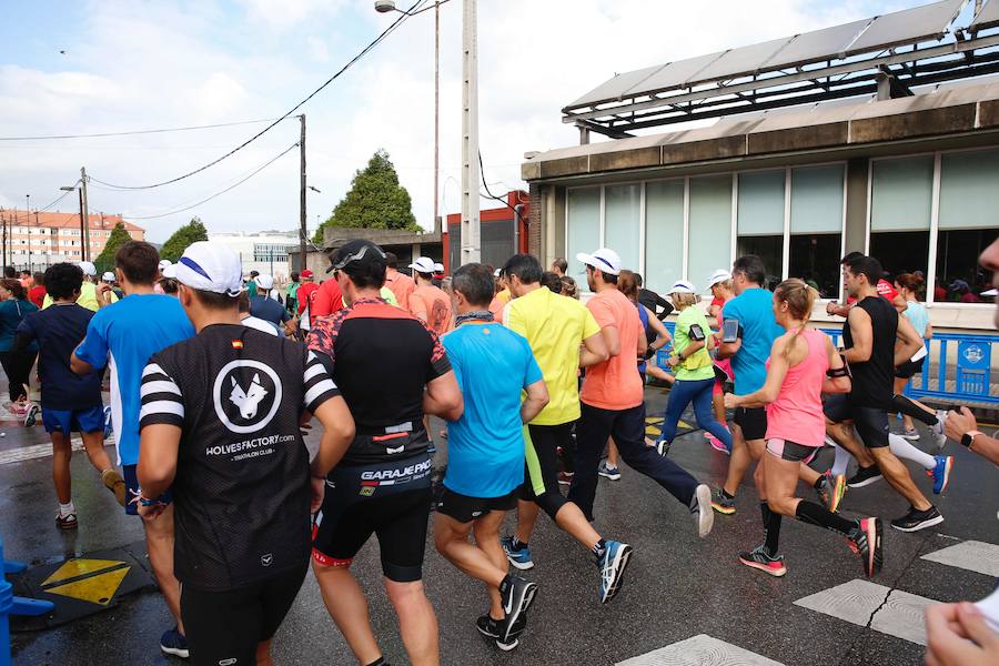 El Santa Olaya y el Grupo han vuelto a unirse este domingo por el deporte, con motivo de la carrera con la que cada temporada estrechan vínculos. Más de 600 corredores tomaron parte en la prueba. 