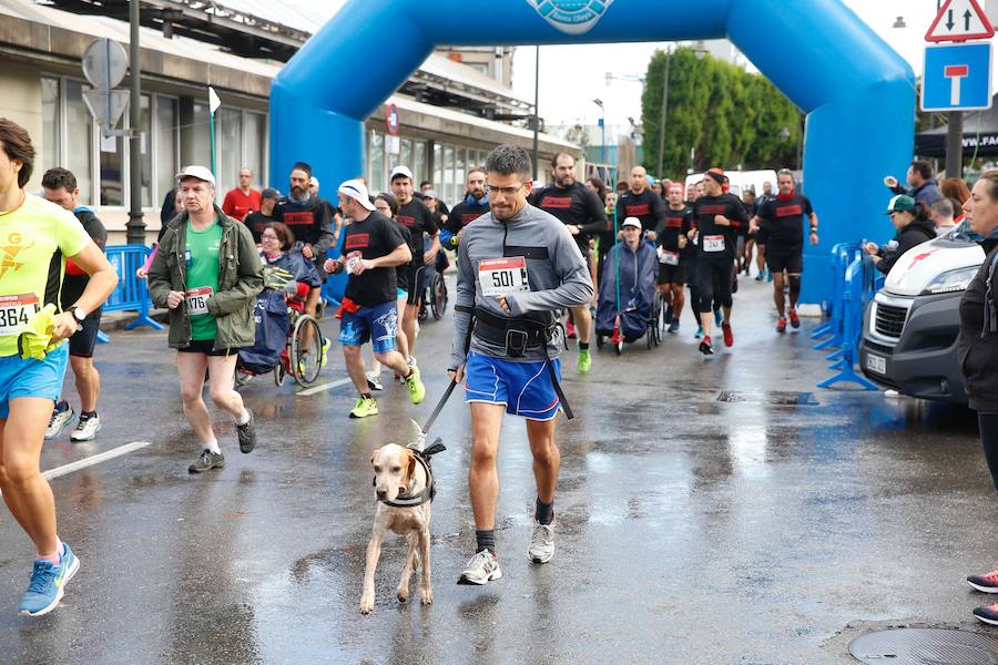 El Santa Olaya y el Grupo han vuelto a unirse este domingo por el deporte, con motivo de la carrera con la que cada temporada estrechan vínculos. Más de 600 corredores tomaron parte en la prueba. 