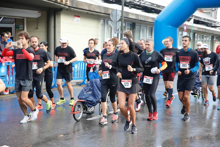 El Santa Olaya y el Grupo han vuelto a unirse este domingo por el deporte, con motivo de la carrera con la que cada temporada estrechan vínculos. Más de 600 corredores tomaron parte en la prueba. 