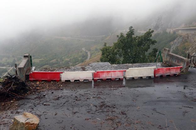 Mirador de Riofrío, en la carretera de acceso a La Raya. 