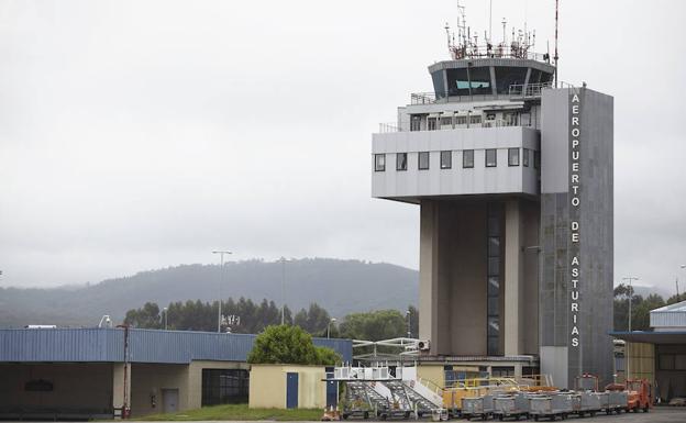 Torre de control del aeropuerto de Asturias.