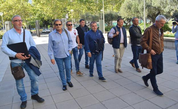 Los representantes de los sindicatos, este lunes, en Madrid.