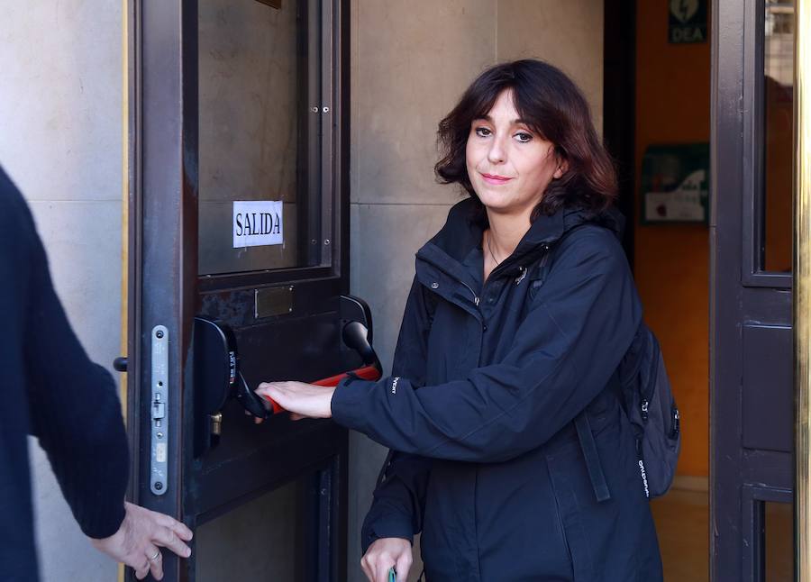 Juana Rivas a su salida hoy del juzgado de lo Penal 1 de Granada.