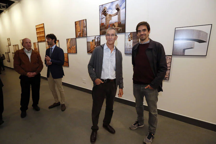 Inauguración de la exposición fotográfica de Jesús Uriarte, en el Antiguo Instituto, con la que muestra el proceso de creación de Eduardo Chillida