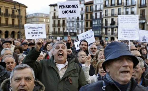 Las claves económicas del acuerdo: salario mínimo de 900 euros y nuevos impuestos