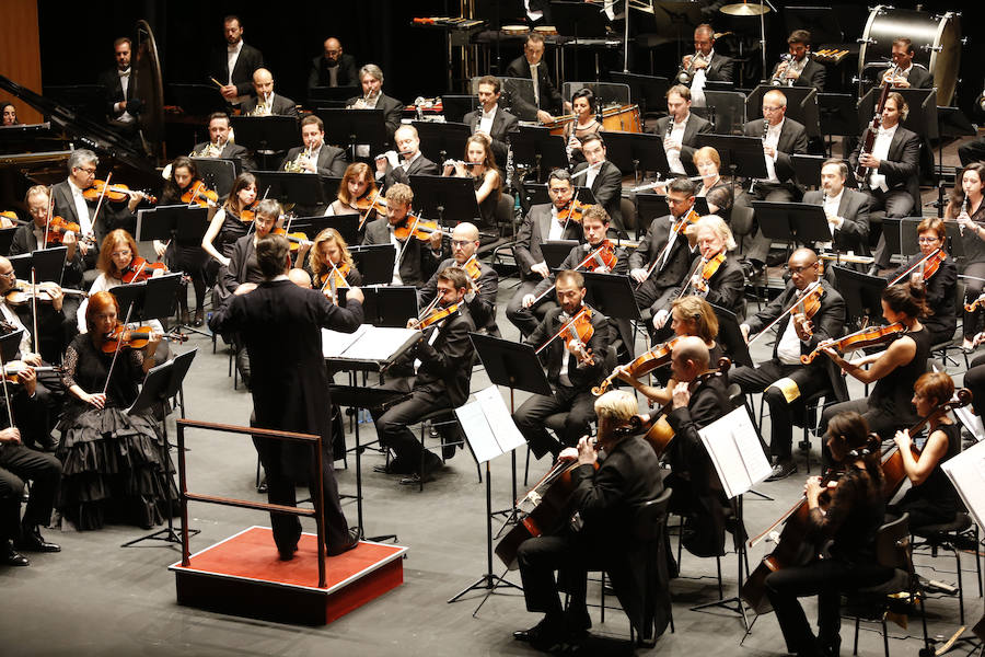 La Orquesta Sinfónica del Principado ha ofrecido un concierto dedicado al nacimiento de Leonard Bernstein