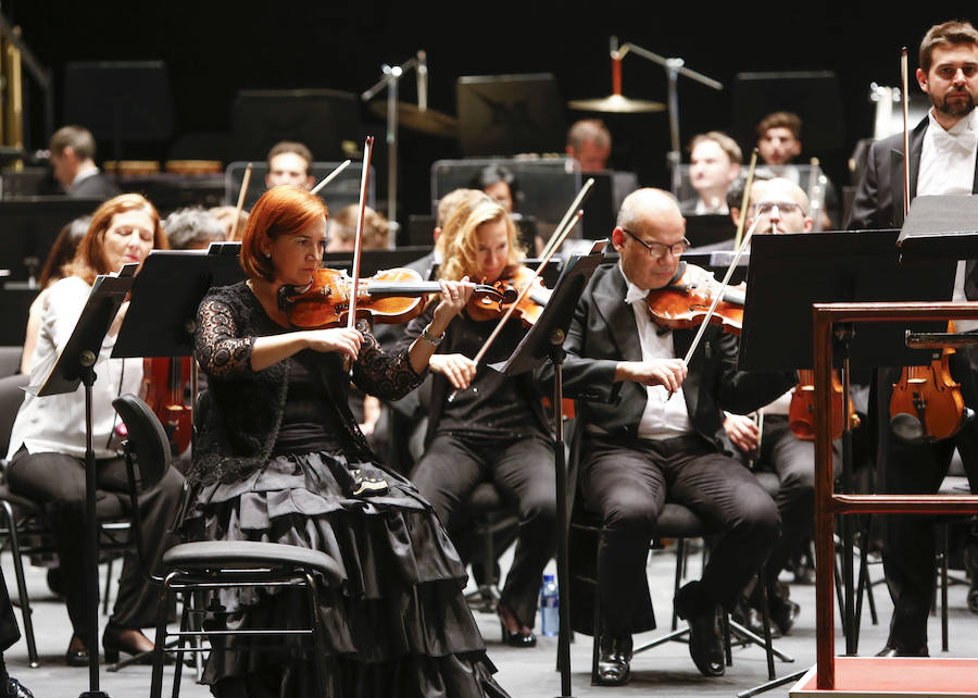 La Orquesta Sinfónica del Principado ha ofrecido un concierto dedicado al nacimiento de Leonard Bernstein